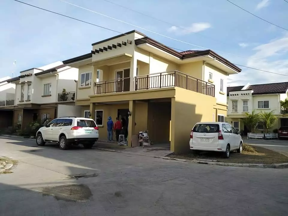 Brand New House and Lot in Bayswater Pooc Talisay is now available for RENT
