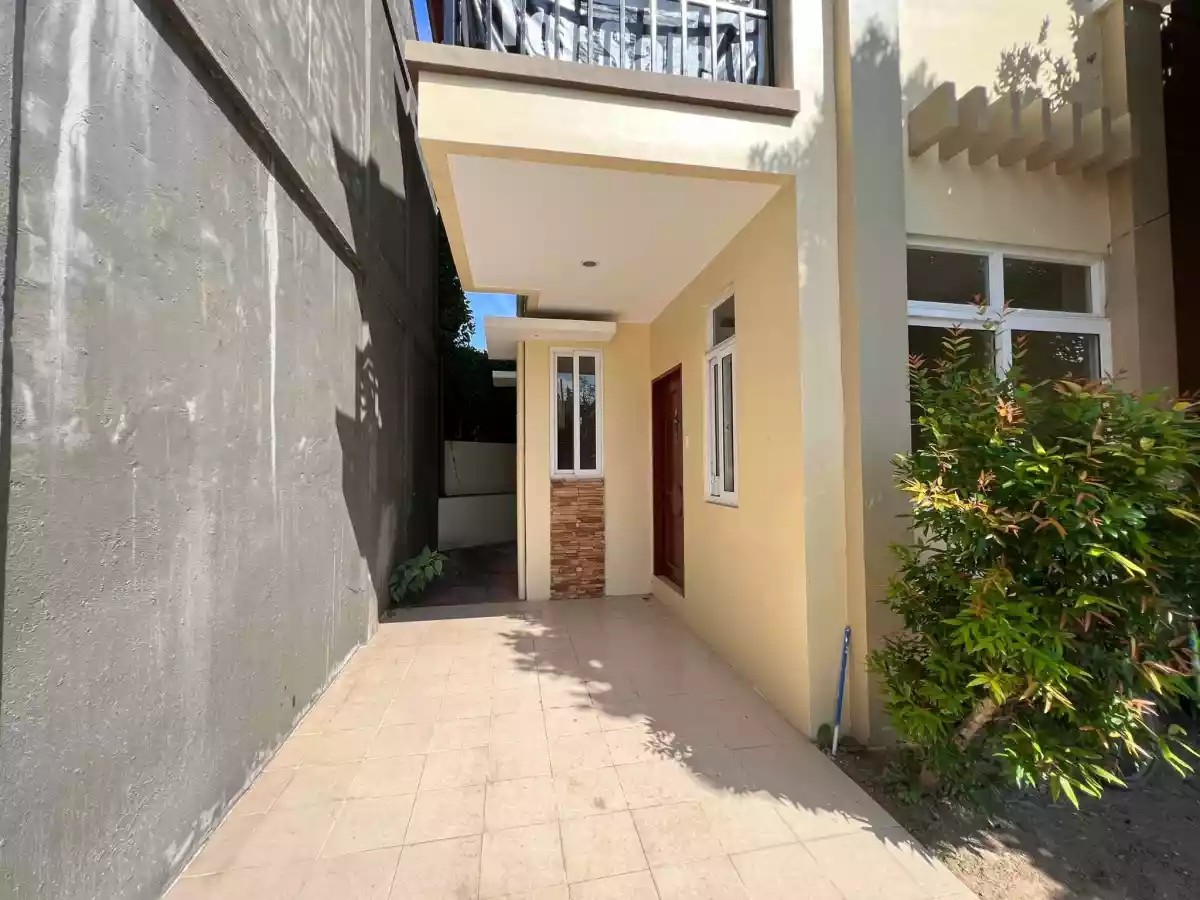 3 BEDROOM HOUSE AND LOT IN BASAK LAPU LAPU CITY — Townhouse in Lapu-lapu City, Cebu, 6015 — Photo 2