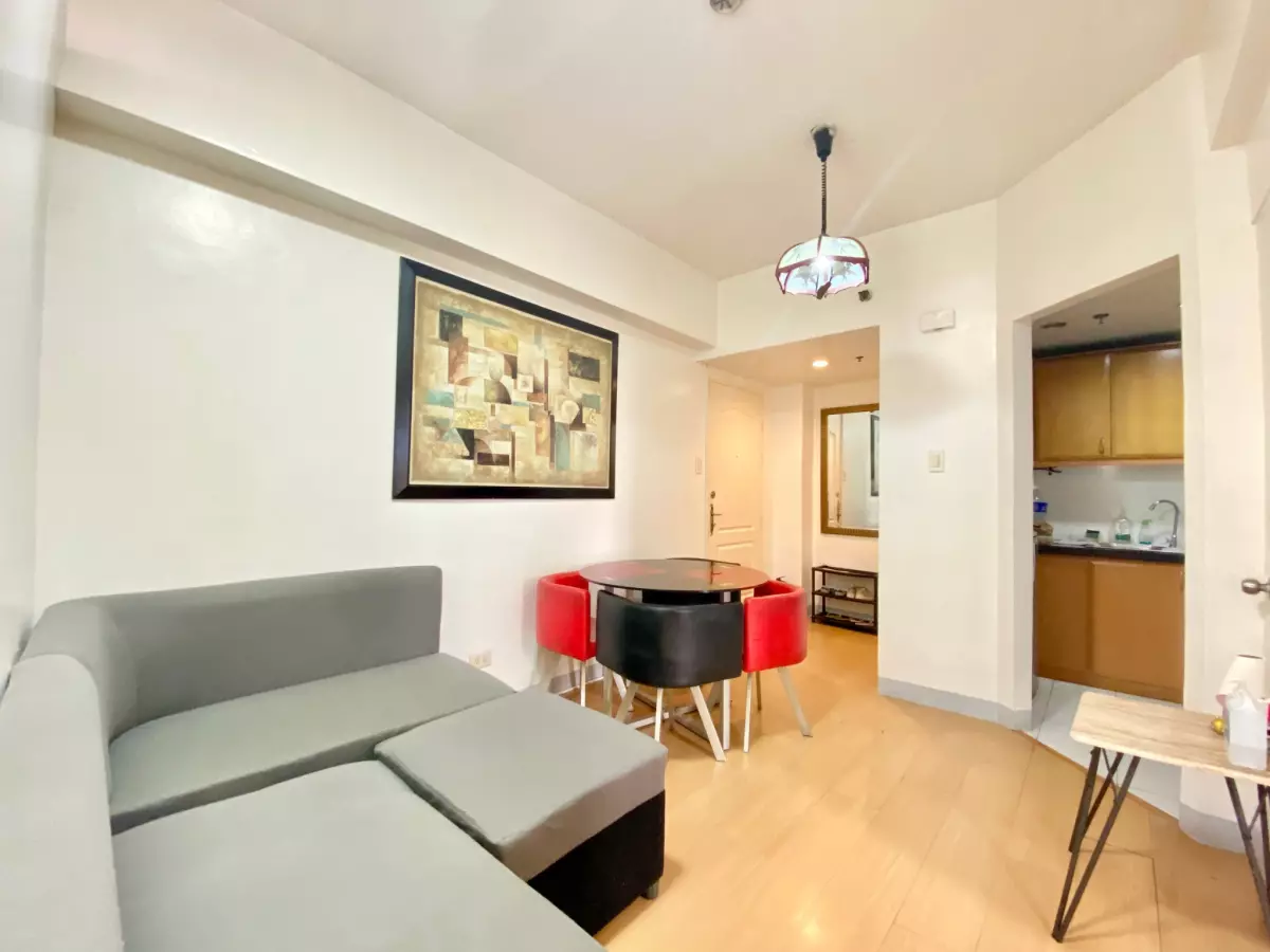 CORNER 1BR UNIT FOR RENT & SALE at Forbeswood Heights, BGC — 1 Bedroom in Rizal Drive, Taguig, Metro Manila — Photo 3