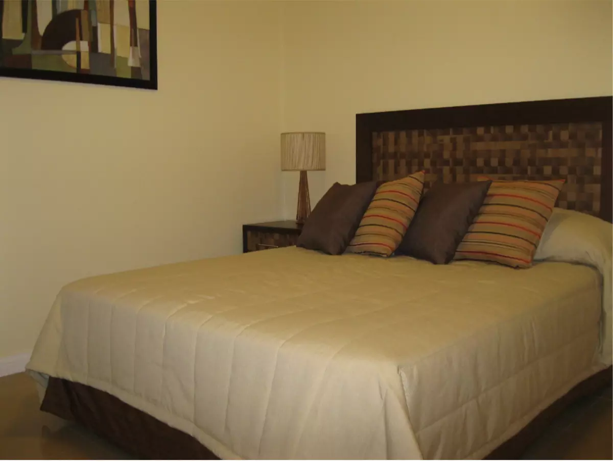 For Sale 3 Bedroom with 2 Parking City Lights Condominium — 3 Bedrooms in Apas, Cebu City, Cebu — Photo 2
