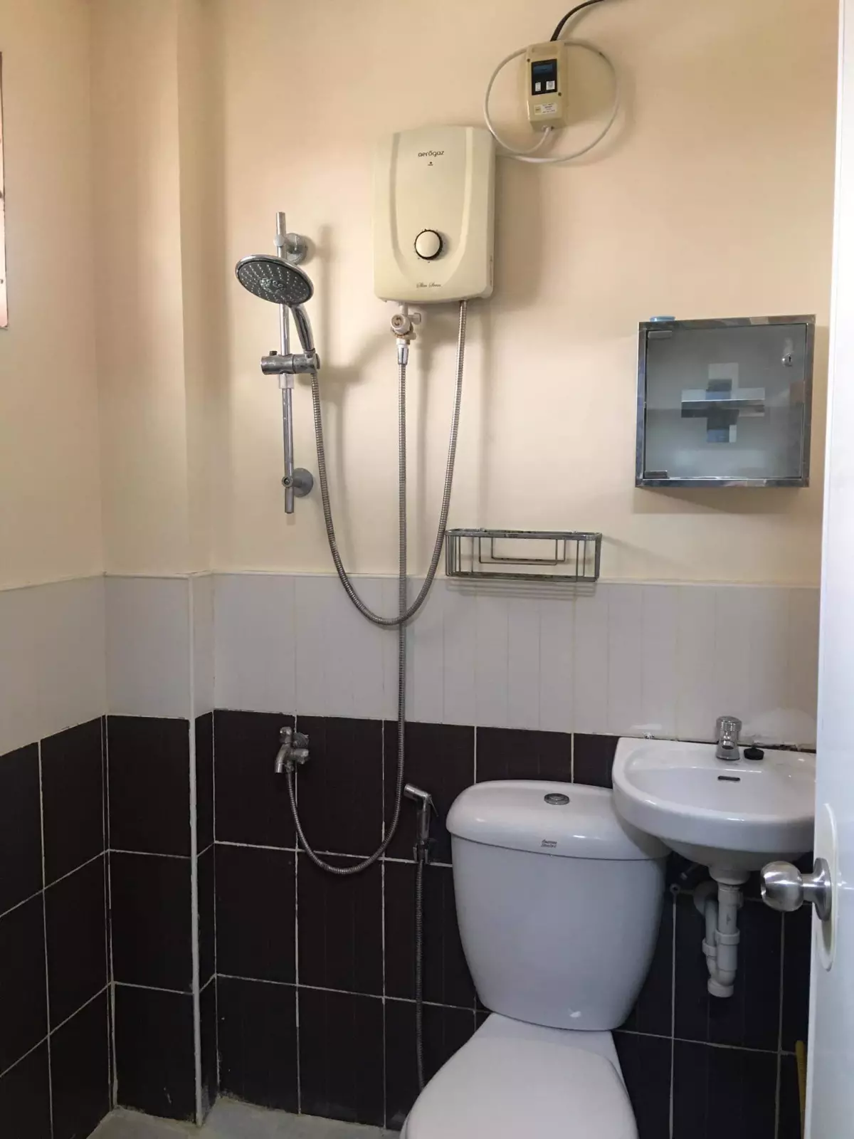VERY RUSH SALE SINGLE DETACHED HOUSE AND LOT — House and Lot in Cebu, Philippines — Photo 5