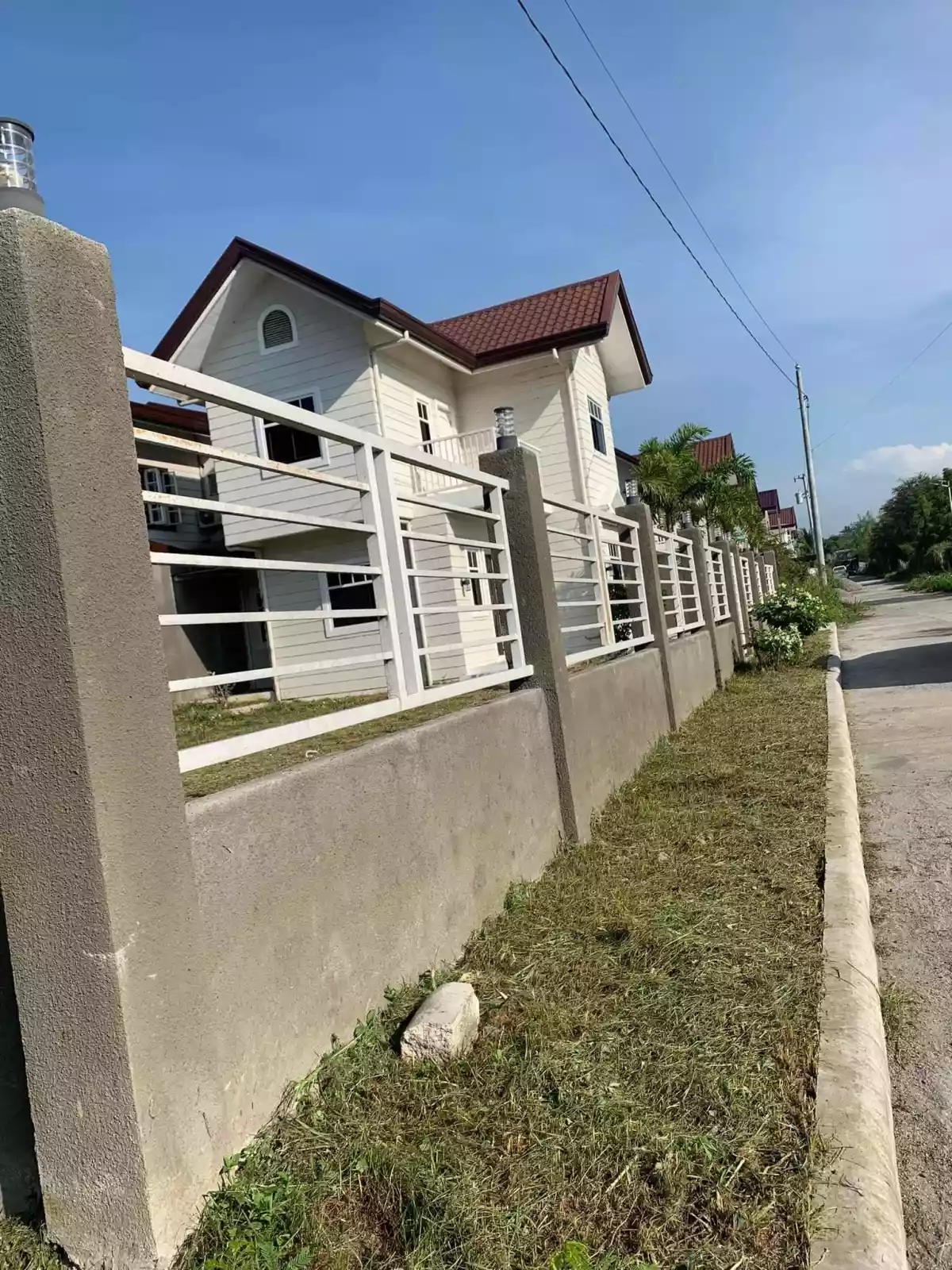 FULLY FENCED TWO-STOREY RESIDENTIAL BUILDING - photo 5