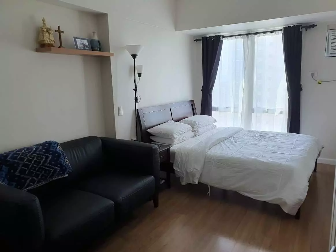 FULLY FURNISHED STUDIO UNIT WITH PARKING IN SOLINEA — Studio in Cebu City, Philippines — Photo 3