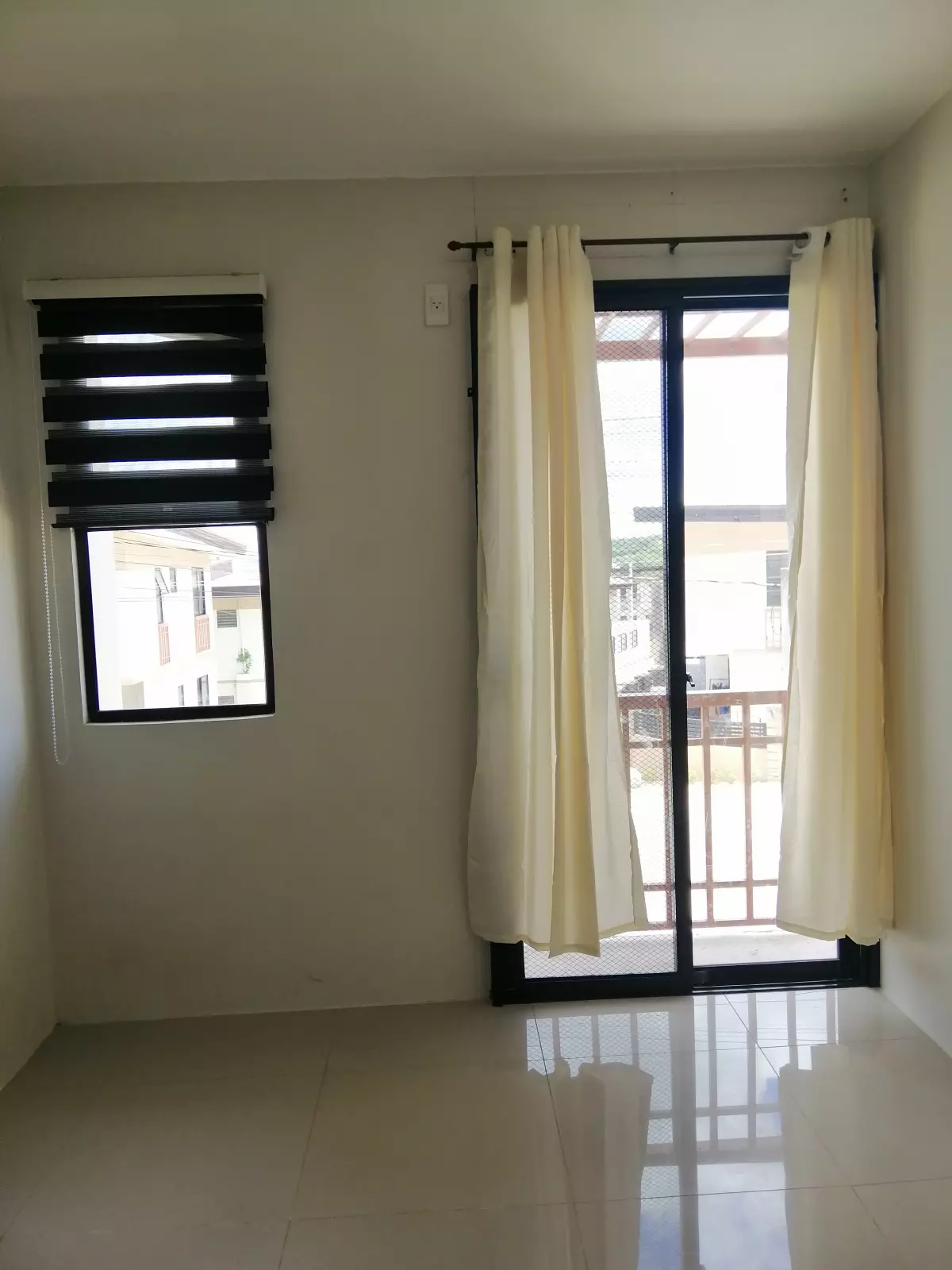 FOR RENT CASA MIRA, SOUTH SEMI FURNISHED 2BEDROOM 2 TOILET AND BATH  - photo 2