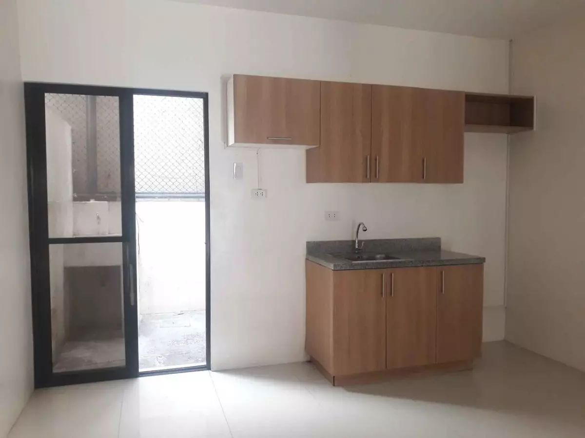 For rent 4bdrooom Townhouse in  Canduman Mandaue city Cebu near Ateneo De Cebu - photo 3