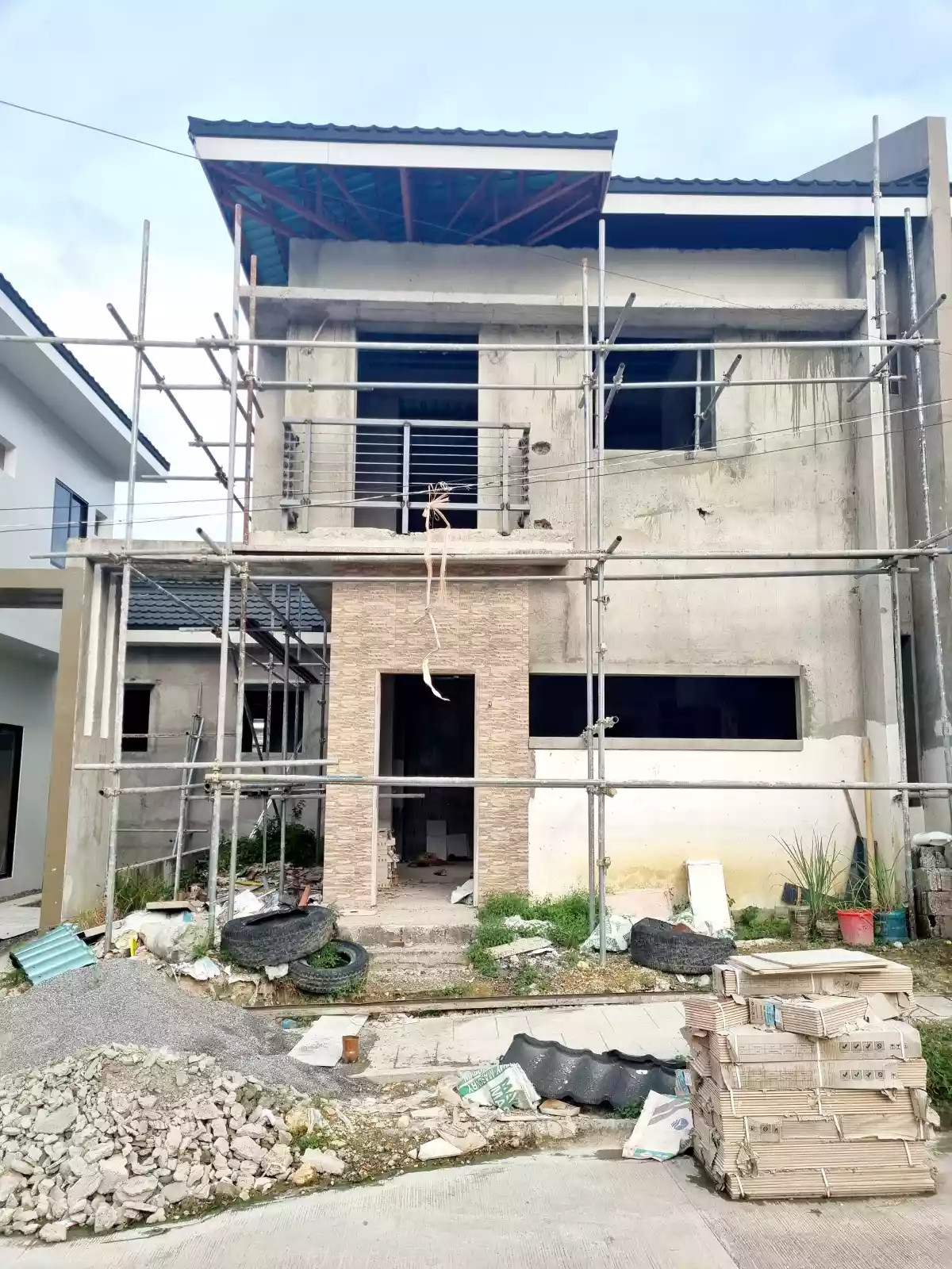For assume duplex house in Minglanilla Highlands