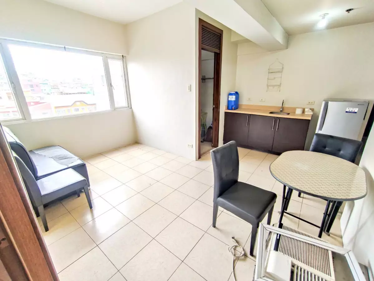 2BR CORNER UNIT FOR SALE at Ridgewood Towers   - photo 5