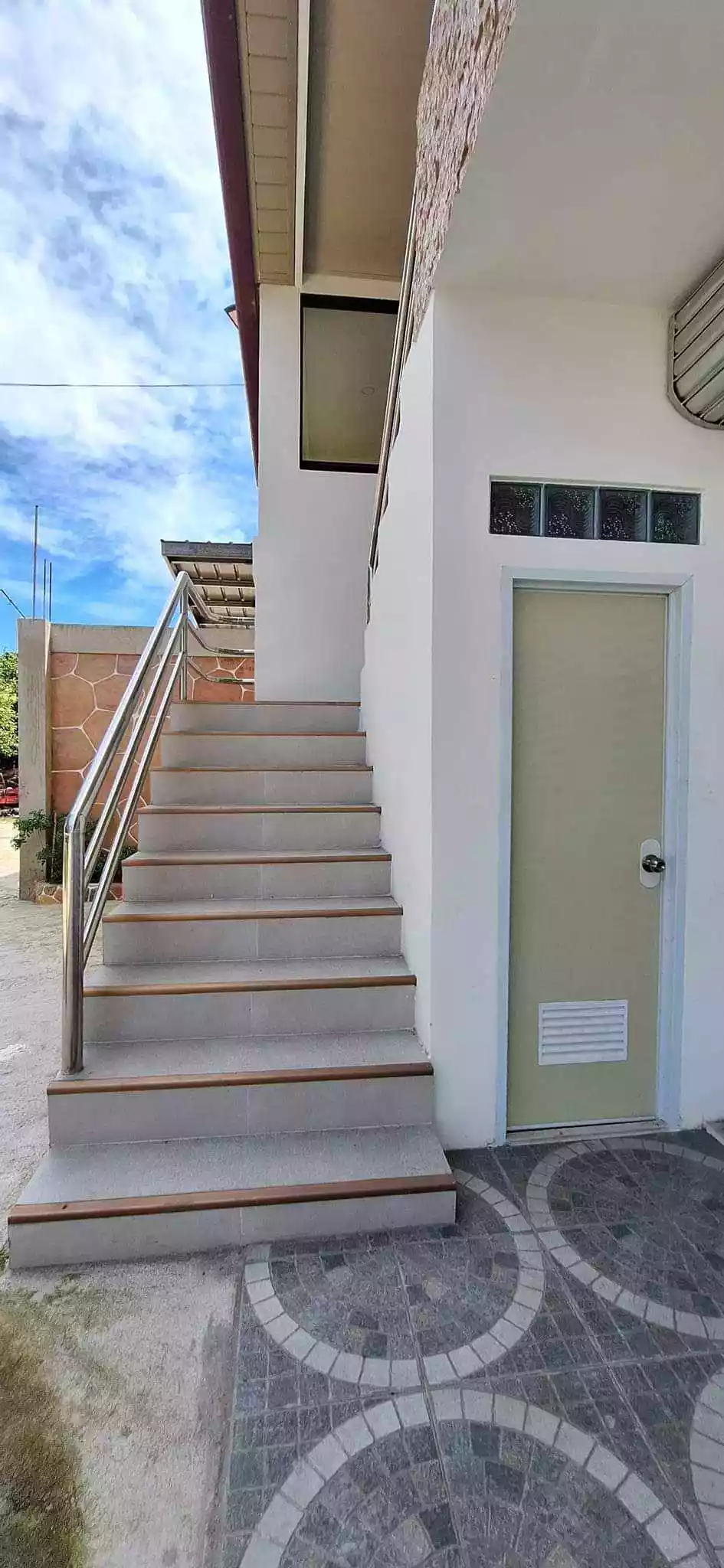 COMMERCIAL SPACES FOR RENT - photo 4