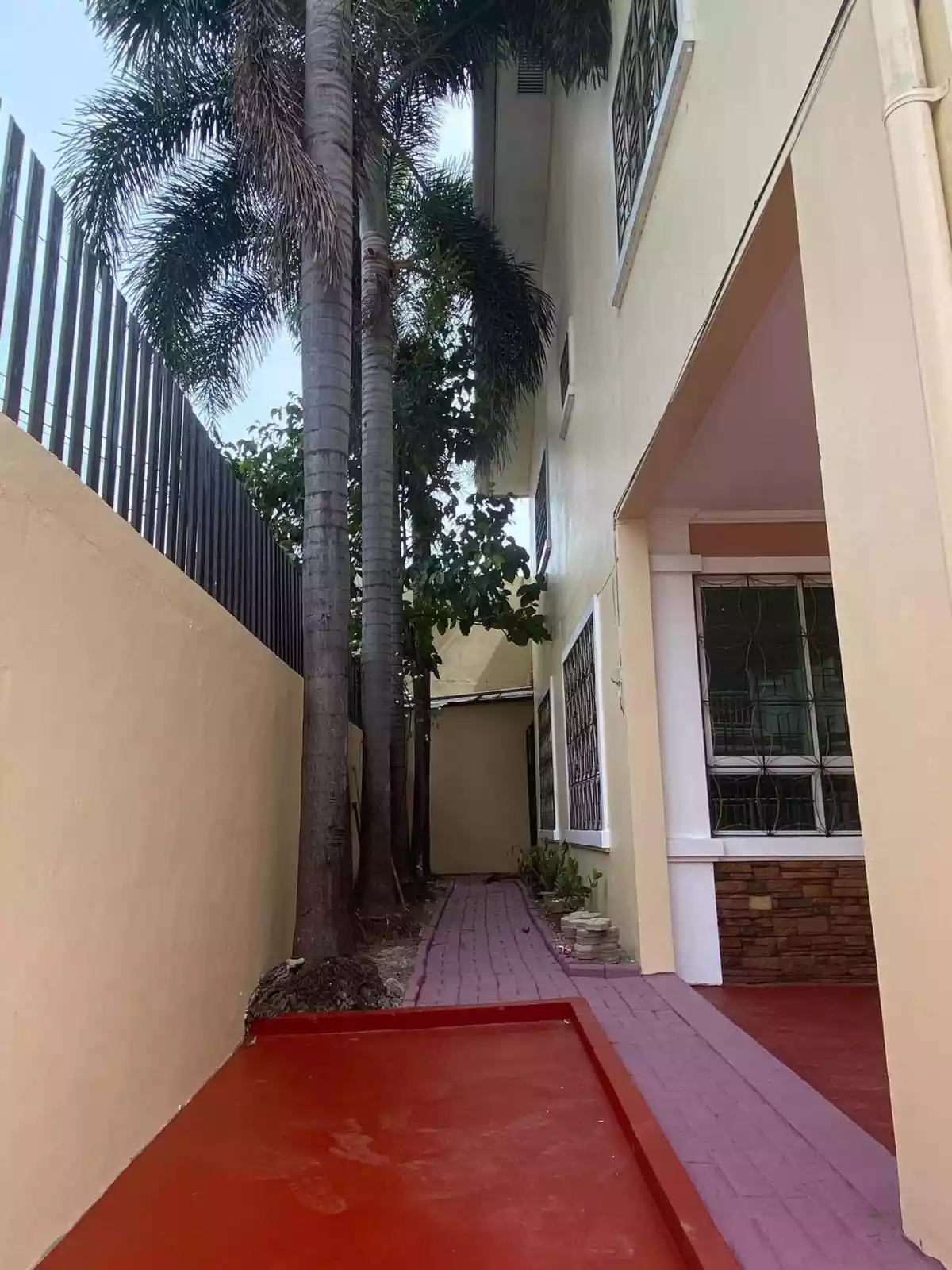 3 Bedrooms Corner Lot Townhouse For SALE/ LEASE- Las Pinas, City — Townhouse in Las Pinas, Metro Manila, Philippines — Photo 3