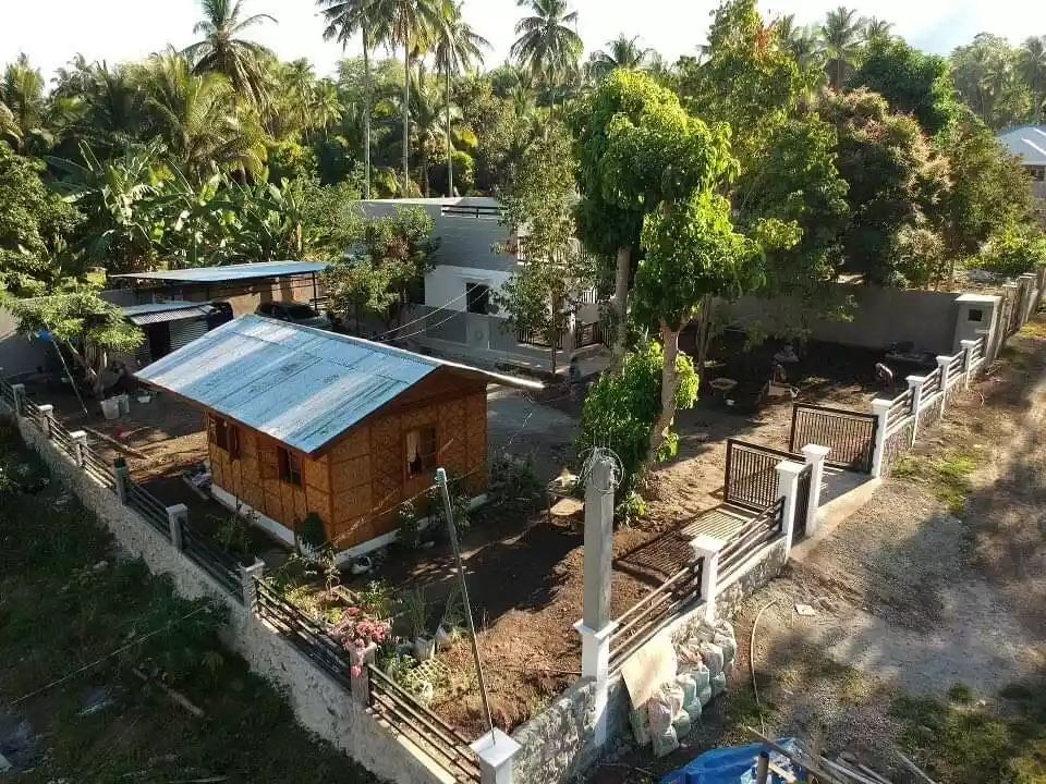 House and lot Property in Jawa Valencia - photo 2