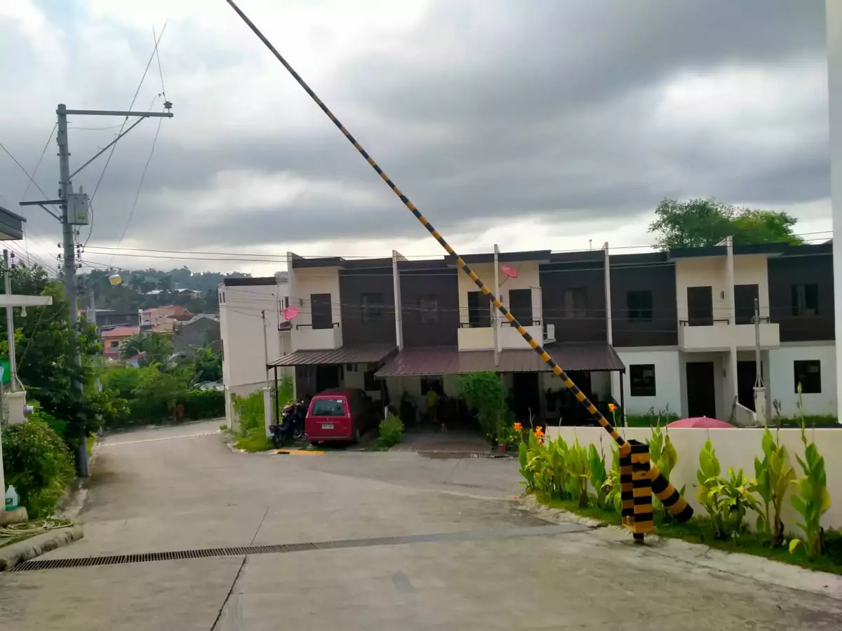 FOR RENT 2-STOREY TOWNHOUSE UNIT - photo 2