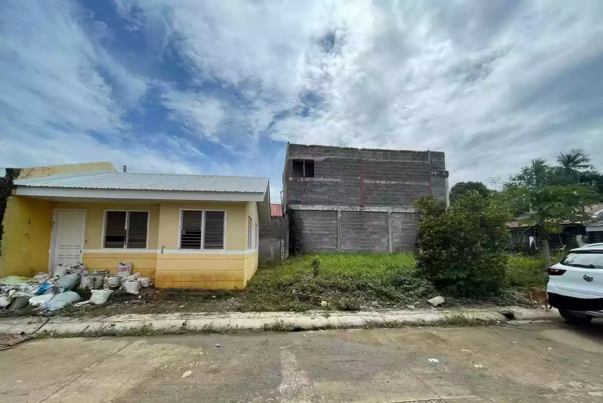 House and Lot for Sale with adjacent corner lot at Catalunan Southpoint Davao — House and Lot in Talomo, Davao City, Davao del Sur — Photo 3