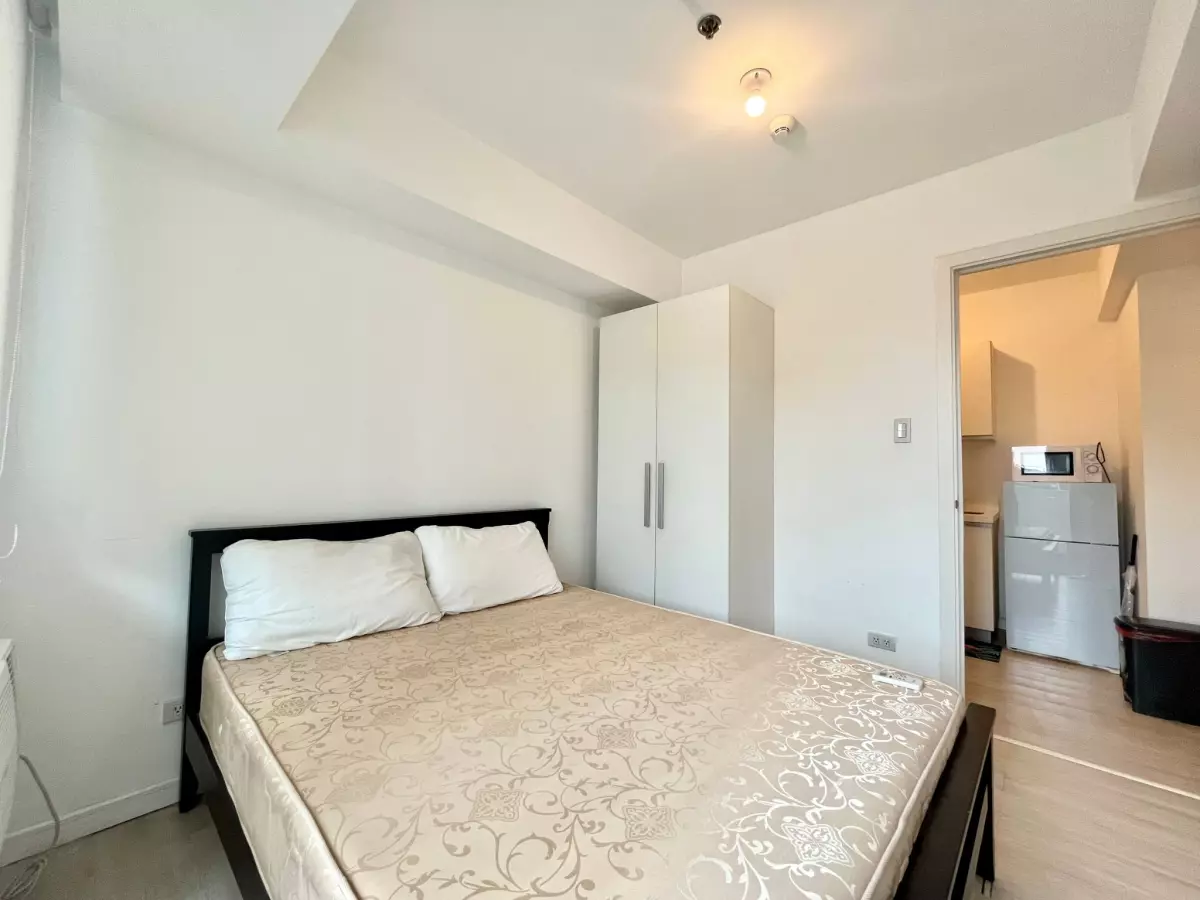 AZURE URBAN RESORT RESIDENCES 2BR FURNISHED UNIT w/ BALCONY FOR RENT — 2 Bedrooms in Azure Urban Residences, West Service Road, Parañaque — Photo 4