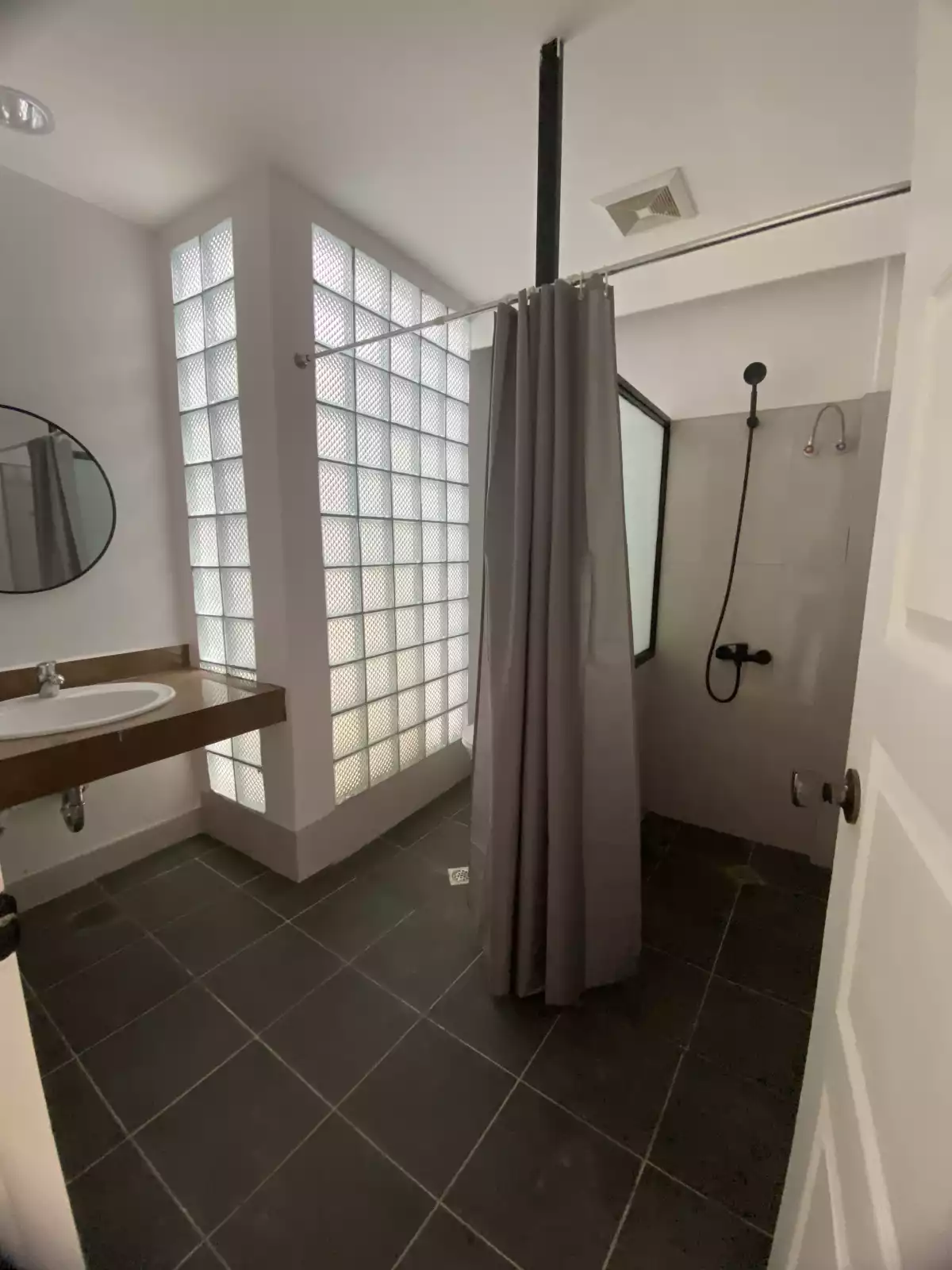 Open photo 13 of 15 — MODERN TOWNHOUSE W/ BASEMENT HUNDRED METERS AWAY TO HIGHWAY
