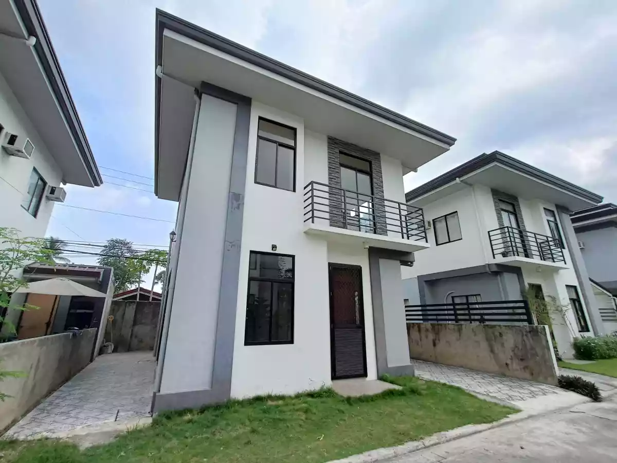 FOR SALE or Assume 4 Bedroom Single Detached - Unfurnished - photo 3