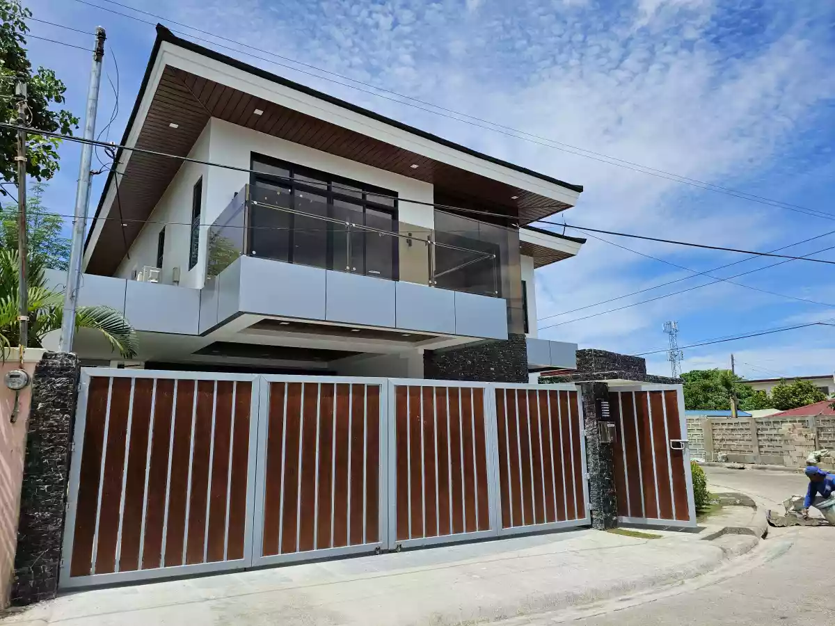 4 Bedrooms with Balcony and Pool