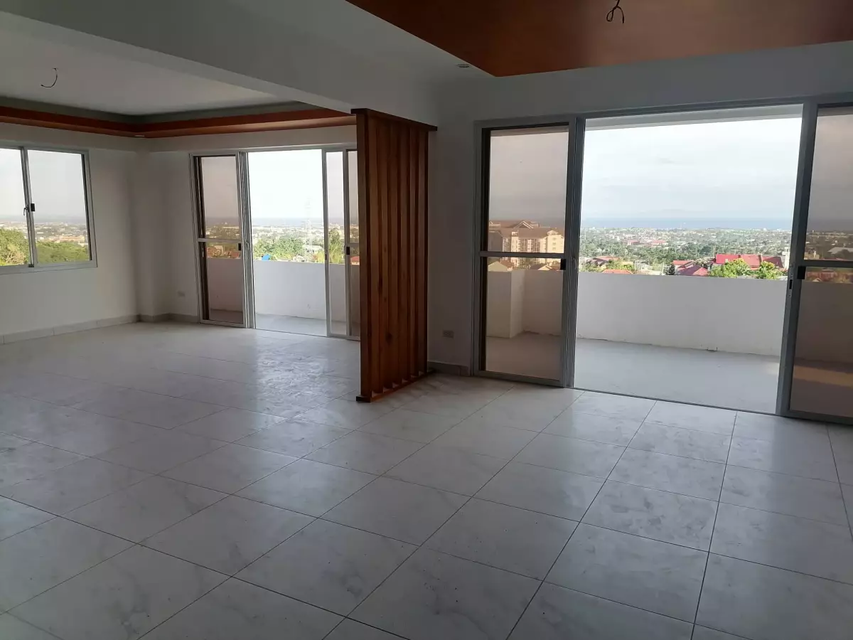 Spacious Modern House in Talisay