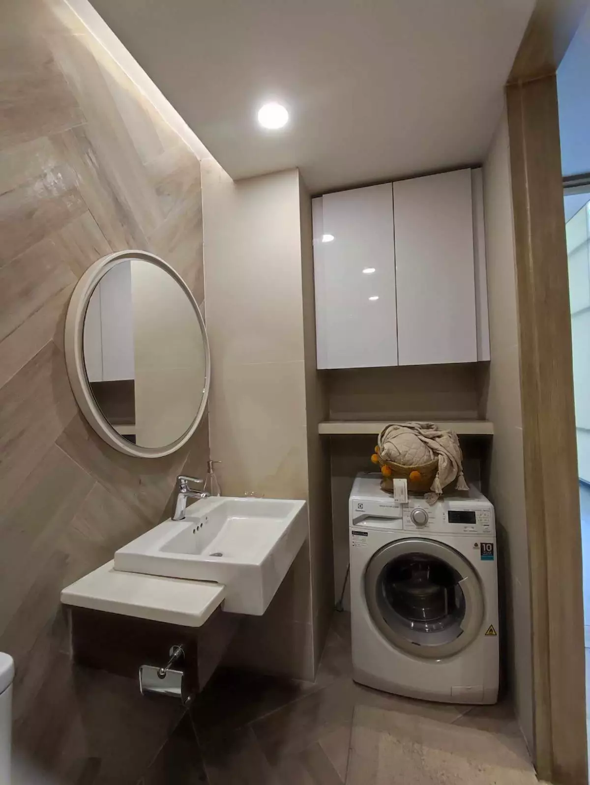 FOR ASSUME!! ONE PARAGON STUDIO UNIT! - photo 4