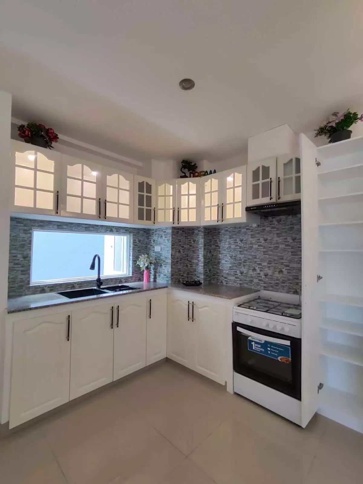 FOR SALE NEWLY BUILT BEAUTIFUL 3 STOREY HOUSE and LOT w/ ROOF DECK and POOL — House and Lot — Photo 4