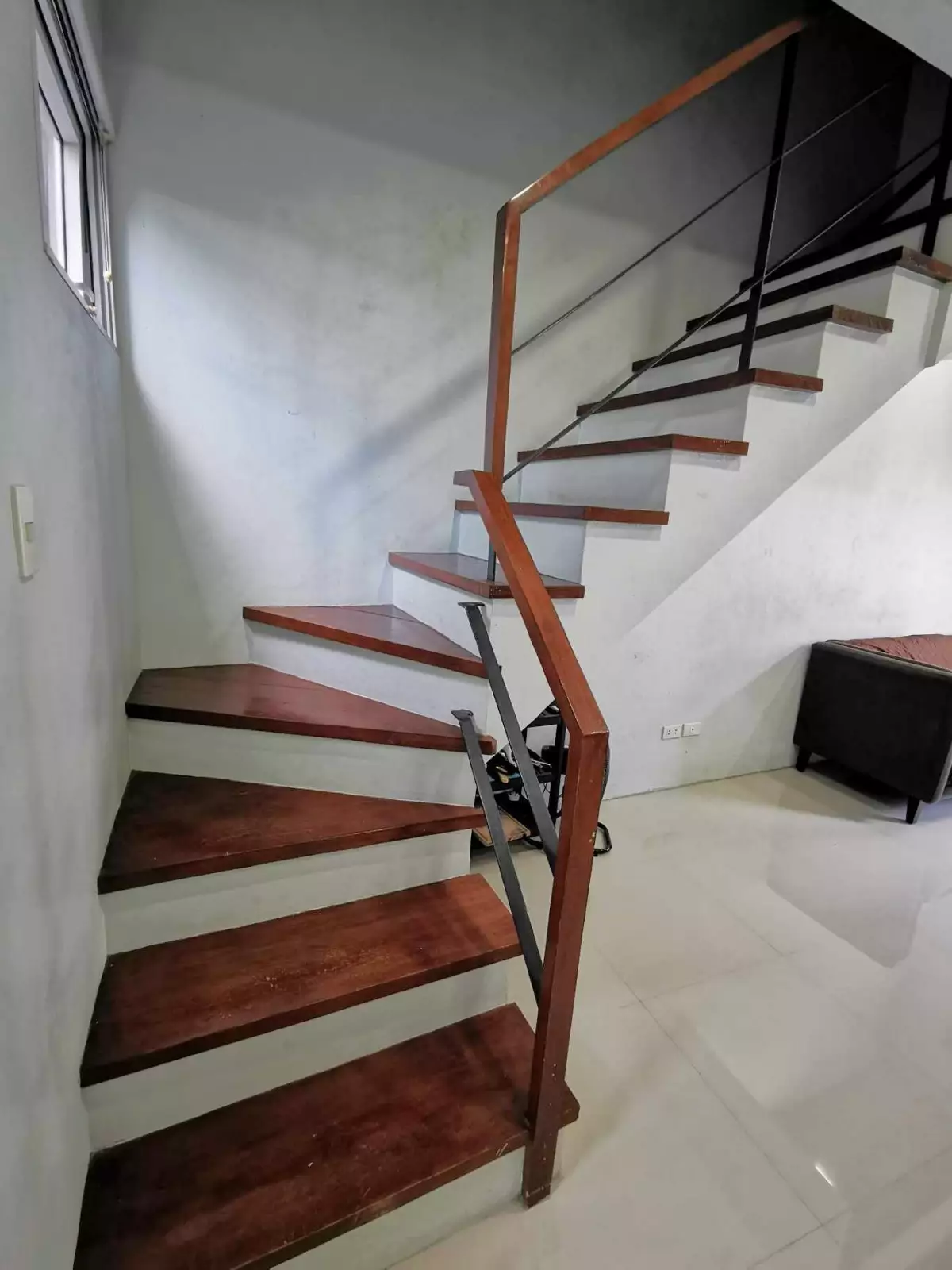 Open photo 18 of 31 — Fully Furnished Townhouse inside Subdivision near Mactan Newtown for Sale