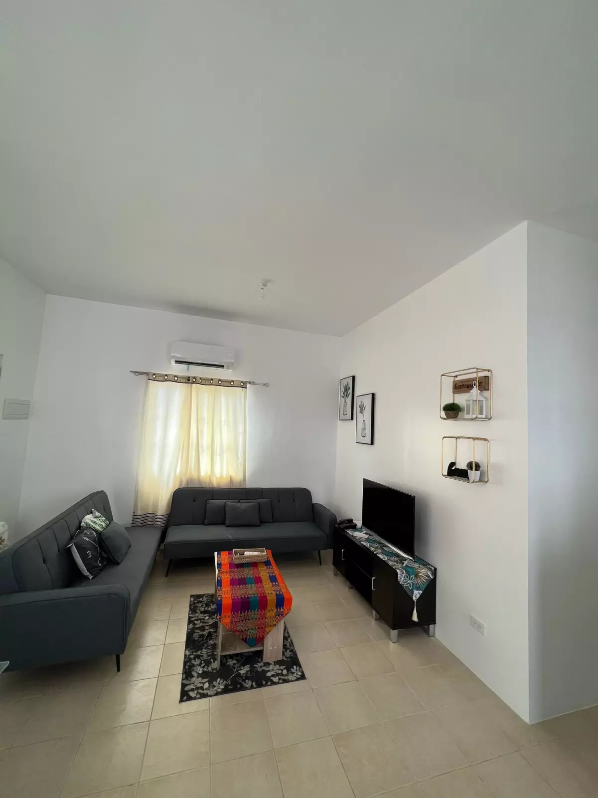 3 bedroom, 1 toilet and 1 bath, Fully-Furnished