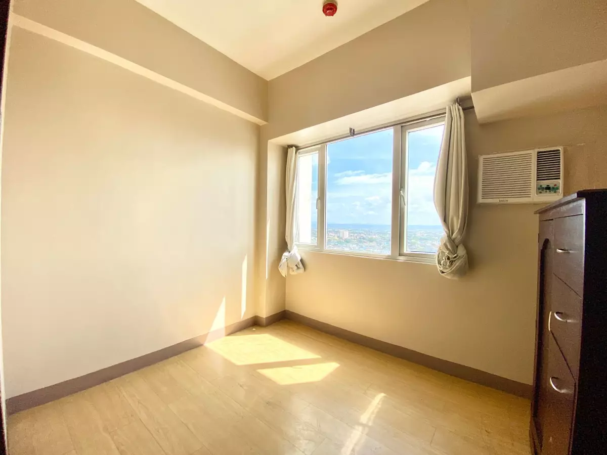SEMI-FURNISHED 1BR UNIT FOR LEASE at Ridgewood Towers — 1 Bedroom in Carlos P. Garcia Avenue, Taguig, Metro Manila — Photo 3