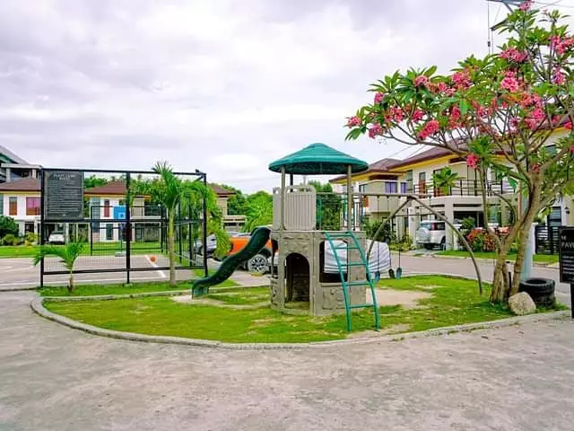 Single detached, corner with bigger area house and lot FOR SALE
