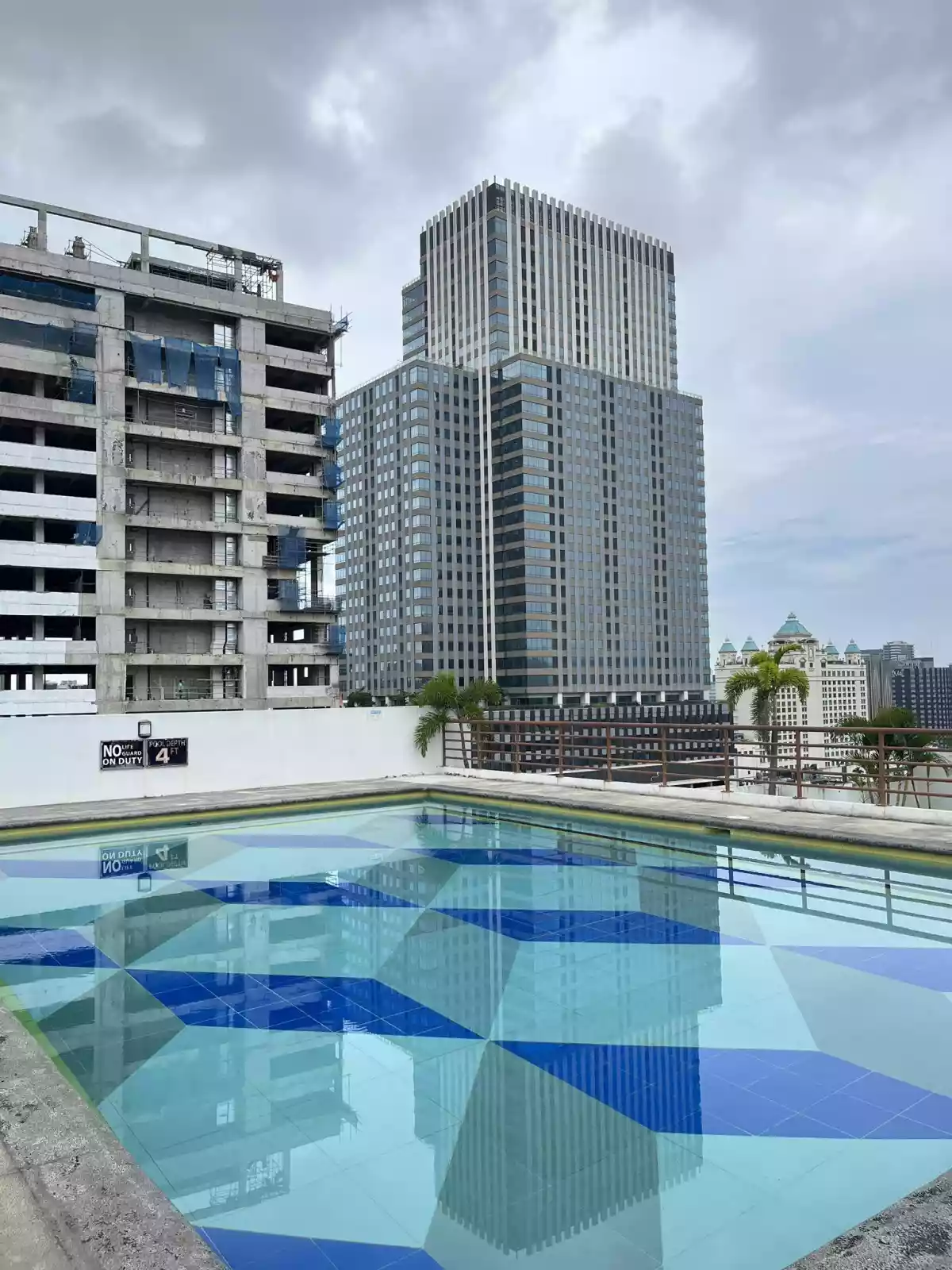 Corner Studio with balcony and parking for sale near Cebu IT Park — Studio in Salinas Drive, Cebu City, Central Visayas — Photo 5