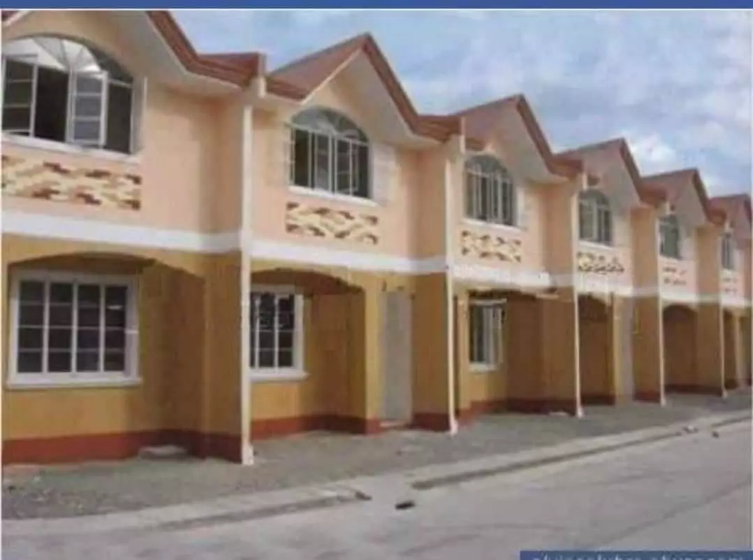 2 GATED 2 STOREY TOWNHOUSES FOR SALE — Townhouse in Lapu-Lapu City, Cebu, Philippines — Photo 3