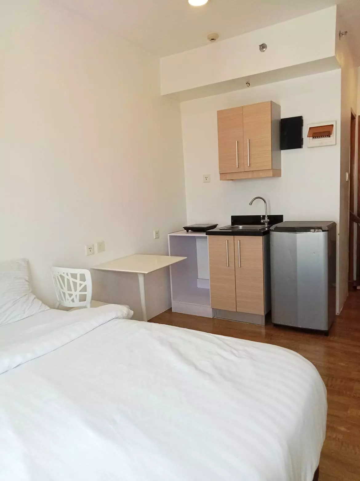 Studio unit — Studio in P. Almendras Street, Cebu City, Central Visayas — Photo 2