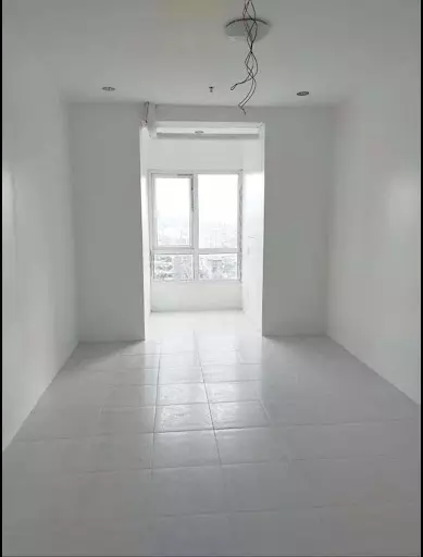 FOR SALE! STUDIO UNIT IN TOMAS MORATO — Studio in Quezon City, Metro Manila, Philippines — Photo 3