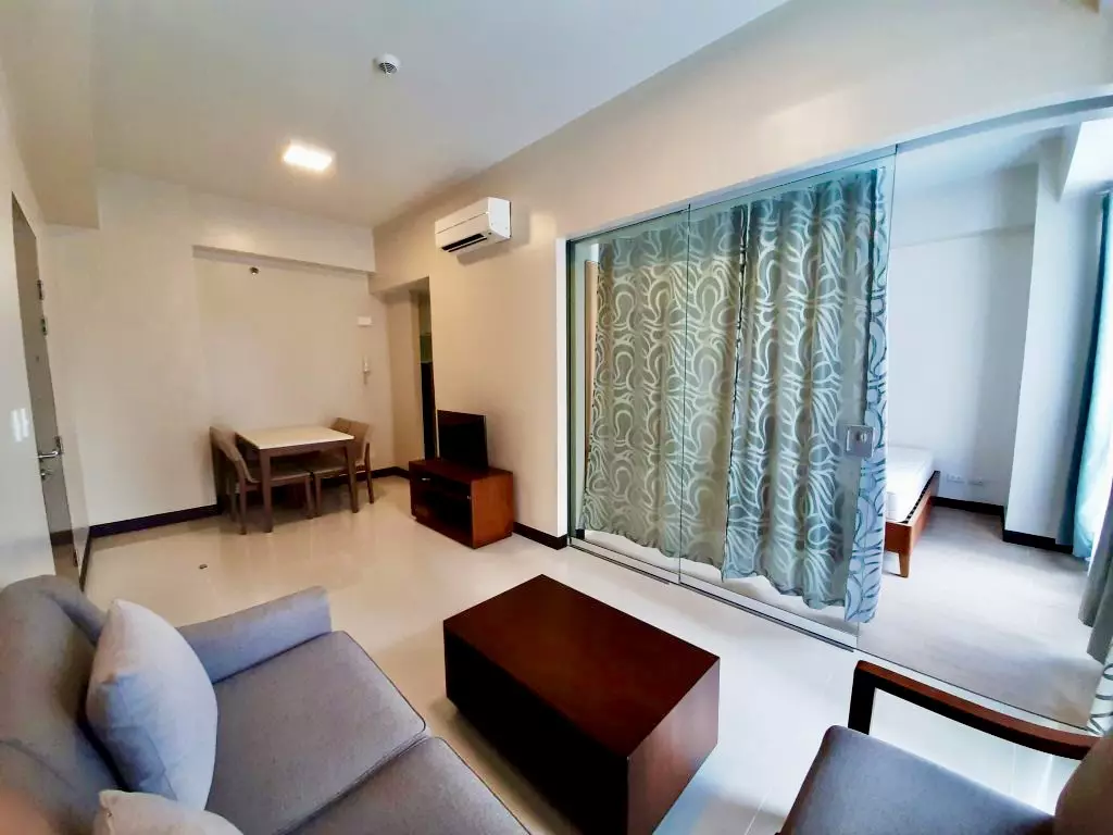 FULLY FURNISHED EXECUTIVEÂ STUDIO W/ BALCONY FOR SALE! — Studio in Newtown Boulevard, The Mactan Newtown, Lapu-Lapu City — Photo 5