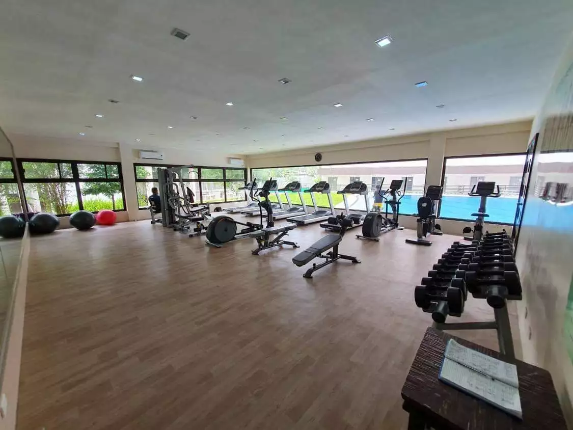 Open photo 12 of 13 — Studio Unit with balcony for RENT!