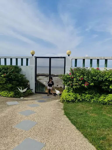Open photo 12 of 17 — Elegant Beach House