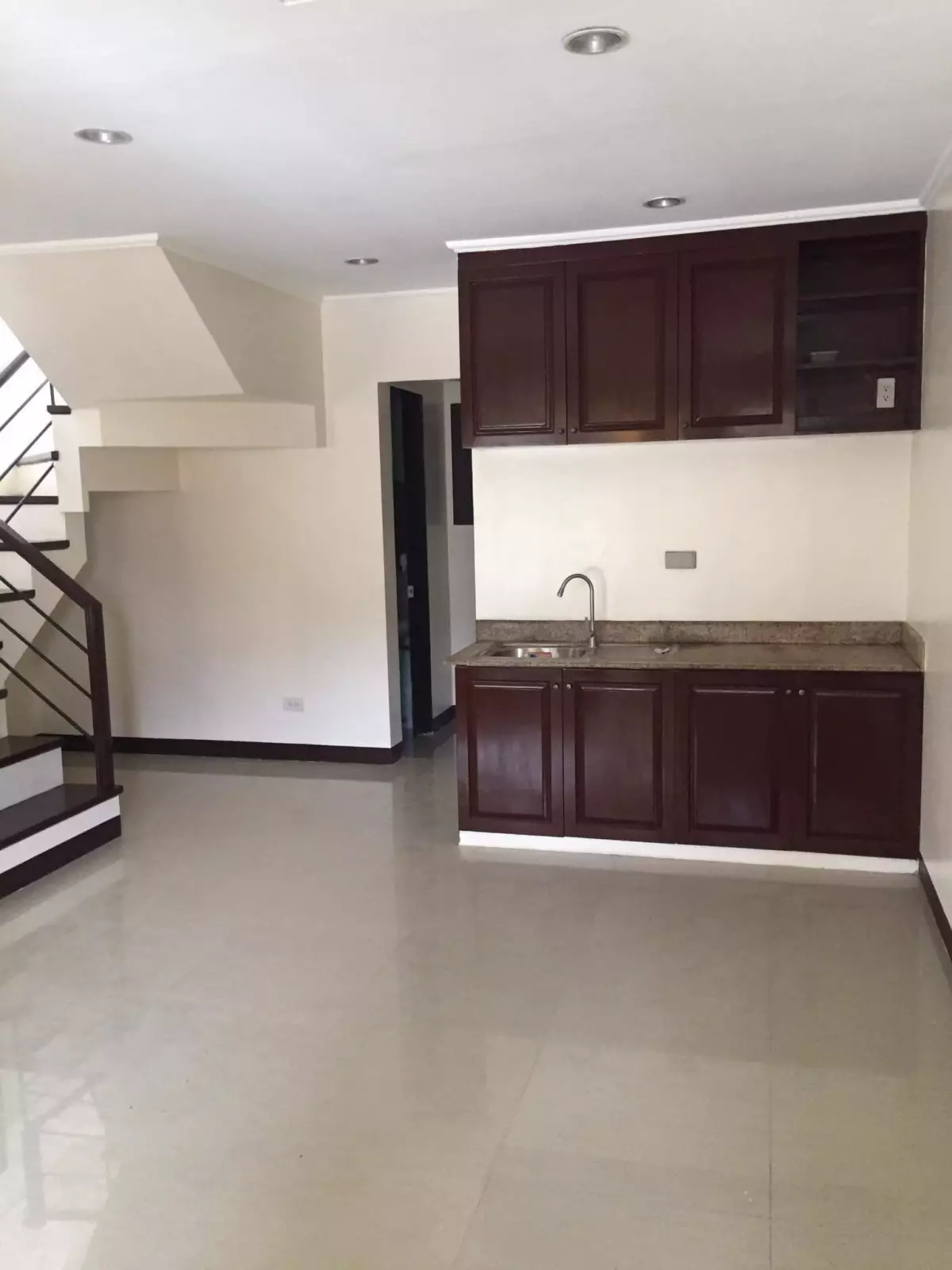 FOR SALE NEWLY RENOVATED 2 STOREY DUPLEX! — House and Lot in Talisay, Cebu, Philippines — Photo 4
