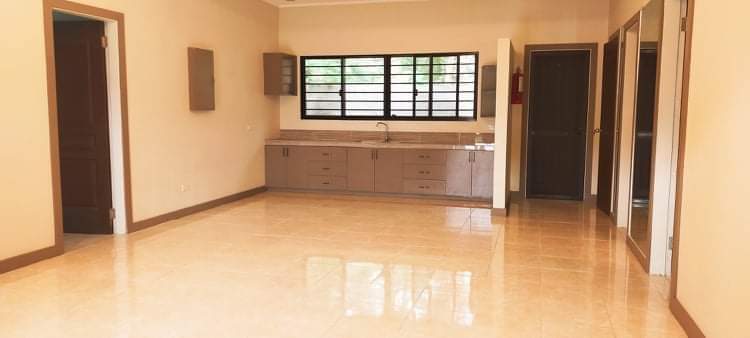 Executive HOUSE AND LOT FOR SALE - photo 6