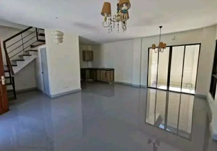 HOUSE AND LOT - BANAWA — Townhouse in Cebu City, Cebu, Philippines — Photo 6