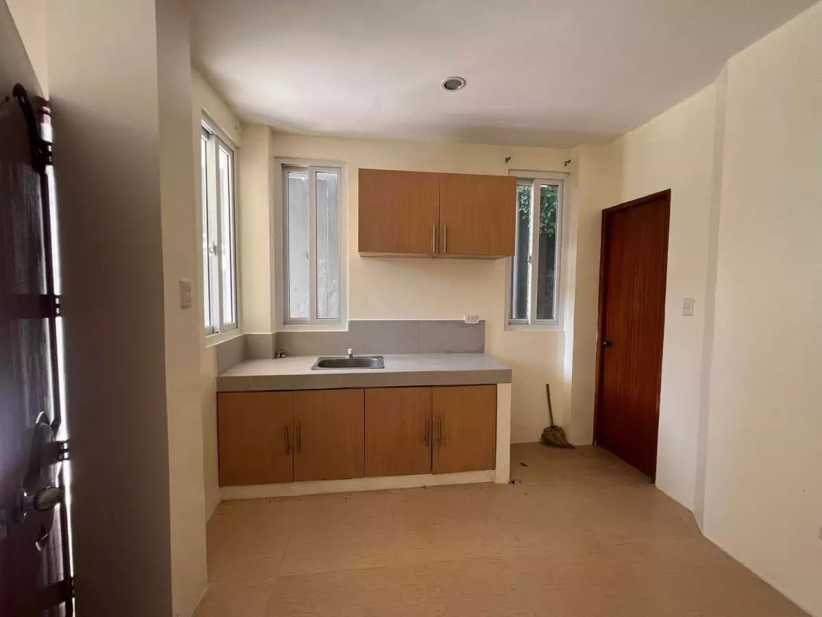 3 BEDROOM HOUSE AND LOT IN BASAK LAPU LAPU CITY — Townhouse in Lapu-lapu City, Cebu, 6015 — Photo 5