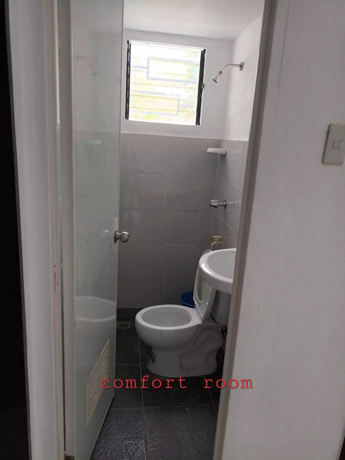 2BR Corner House & Lot in Windsor For Rent - photo 3