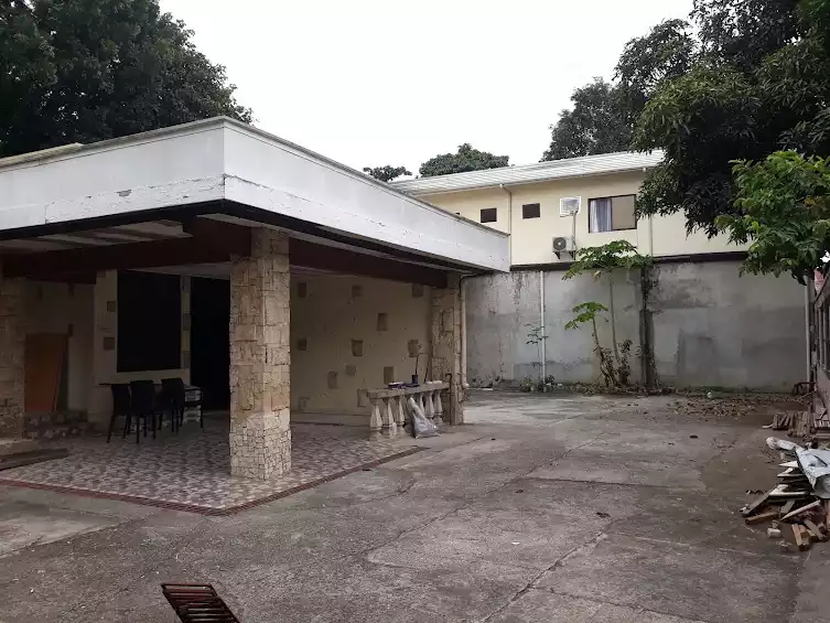 Open photo 13 of 13 — For rent Gated  5 bedrooms unfurnished house  with big parking space in Talamban cebu city near Ateneo De Cebu