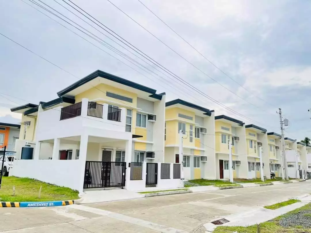 The Diamond Heights 2-storey House & Lot with Balcony & Fence