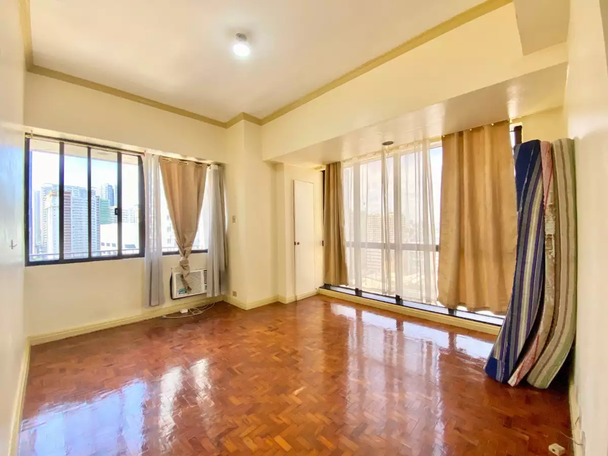 3BR CORNER UNIT FOR LEASE at Skyland Plaza Tower, Makati   - photo 4