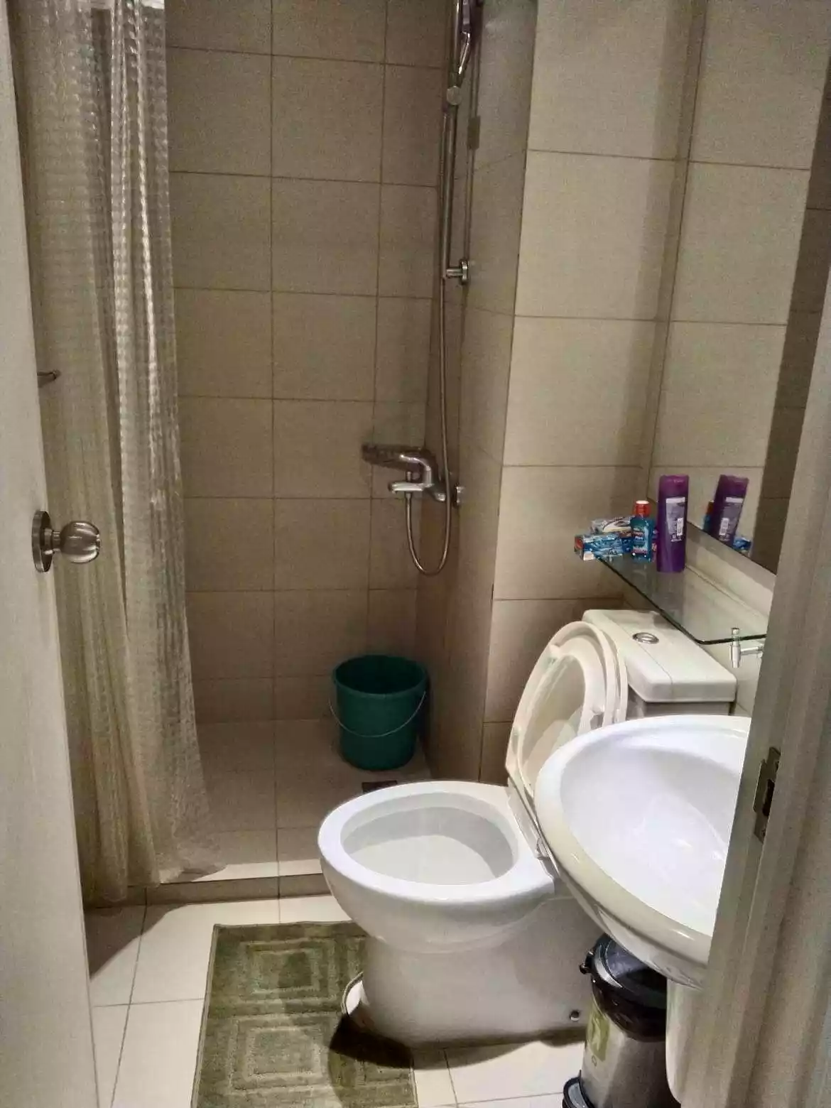 Fully Furnished Studio Unit with Balcony FOR SALE in Azure Urban Resort Residences! — Studio in Parañaque, Metro Manila, Philippines — Photo 7