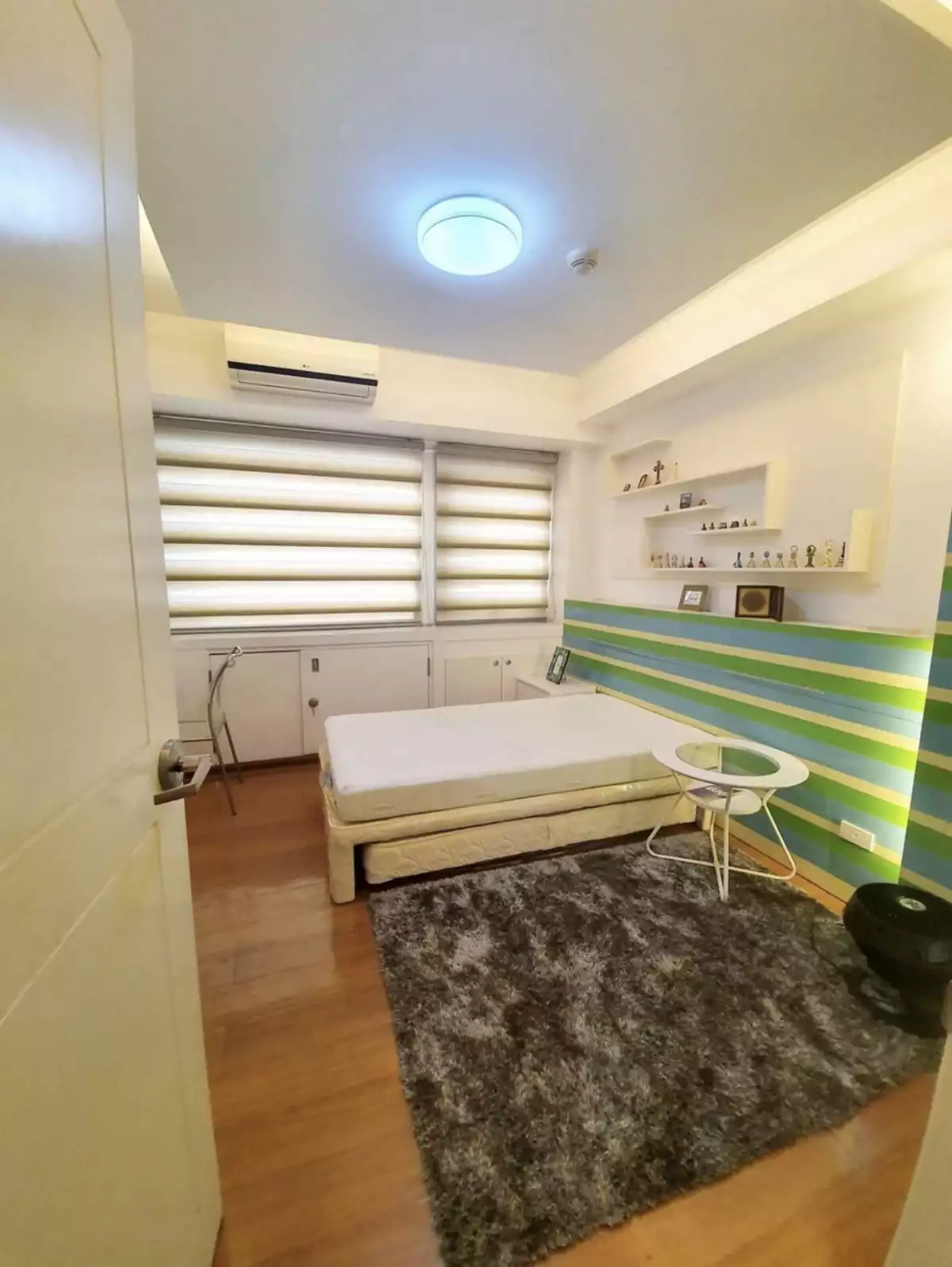 For Sale 2br with Parking — 2 Bedrooms in Cebu City (accross Cebu Business Park), Luz, Cebu City — Photo 5