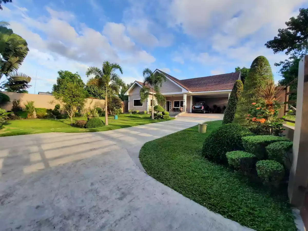 House for Sale in Valencia, Negros Oriental - photo 2