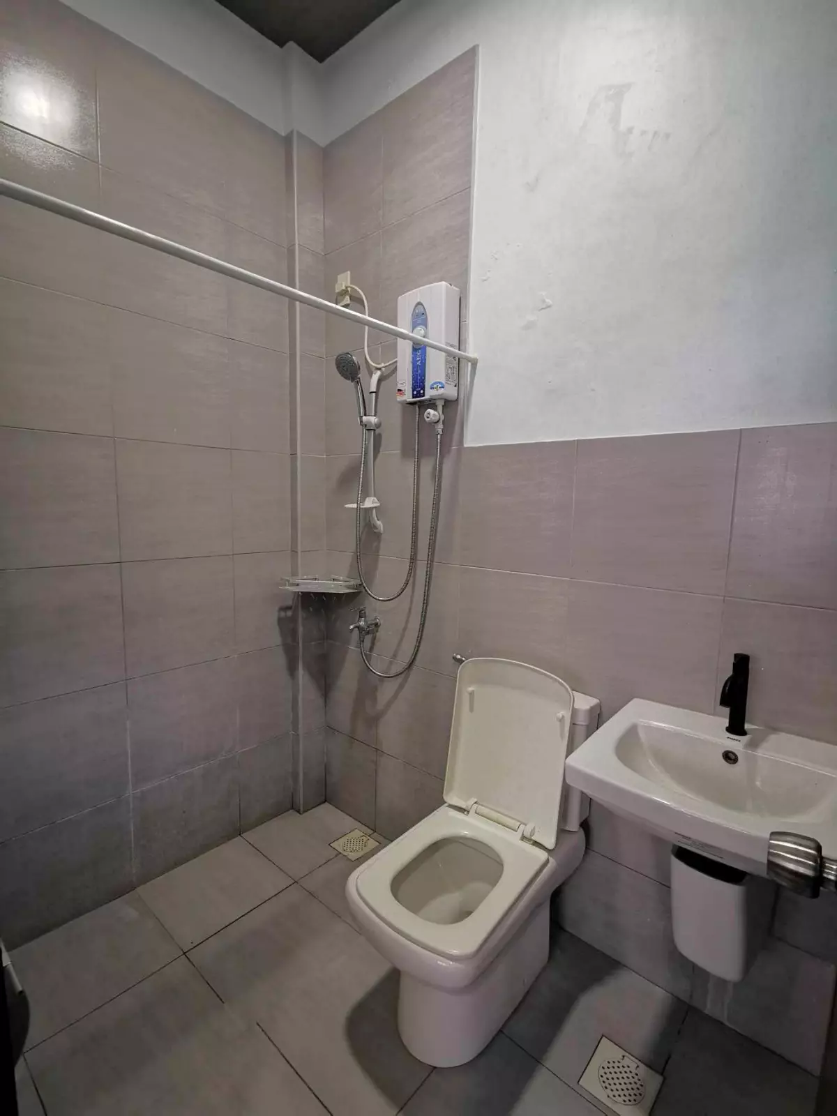 Open photo 17 of 31 — Fully Furnished Townhouse inside Subdivision near Mactan Newtown for Sale