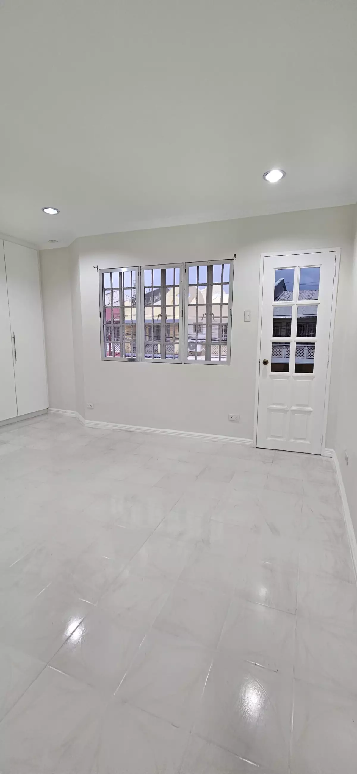 FOR SALE House and Lot Beside Avida Tower Riala - photo 2