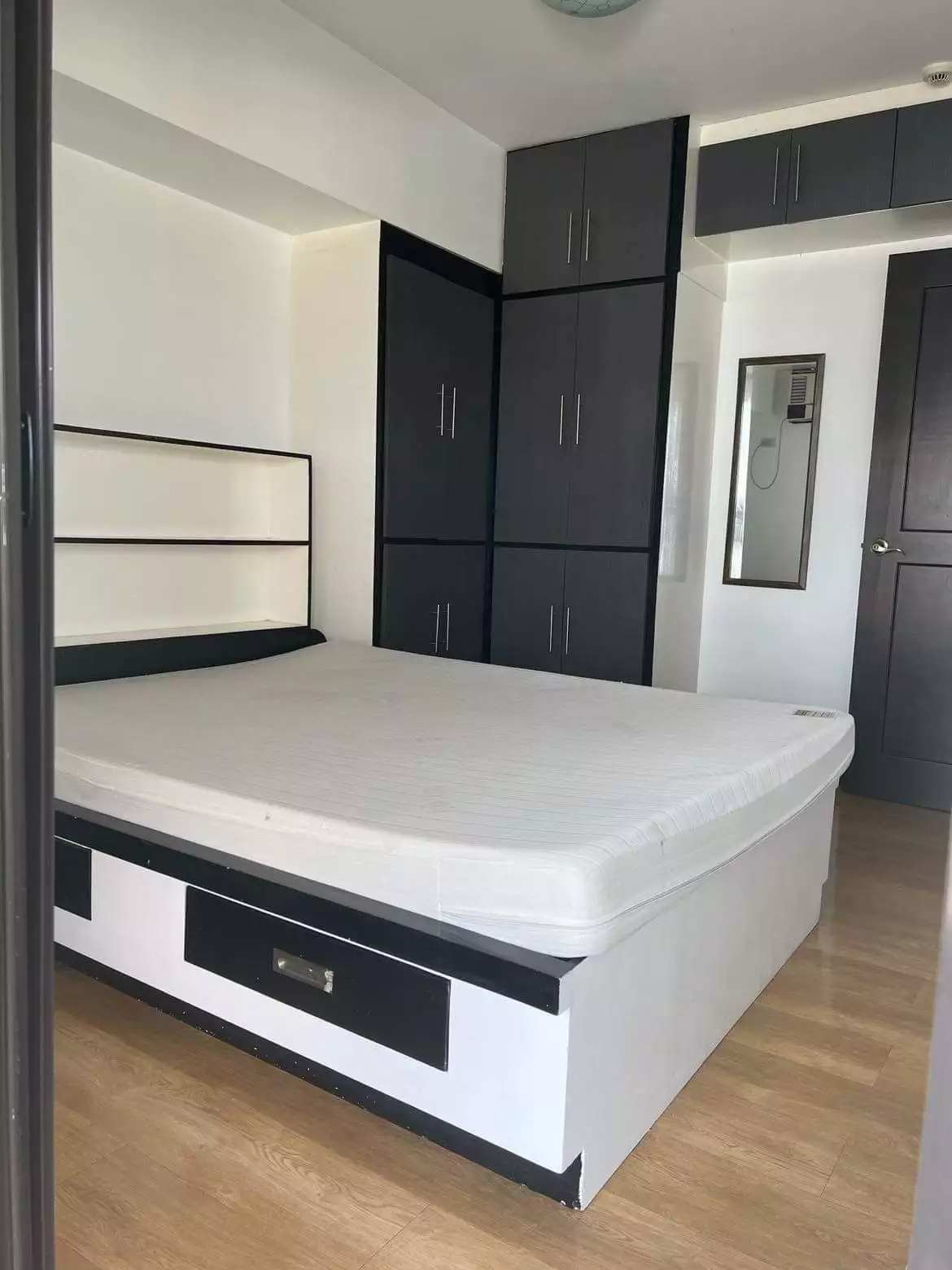 2 Bedrooms with Balcony facing Amenities Royal Palm Residences - photo 3