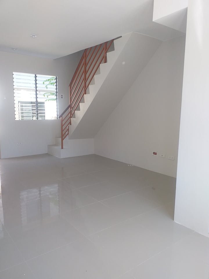 For Assume Casa Mira South Townhouse B — Townhouse in City of Naga, Cebu, Philippines — Photo 4