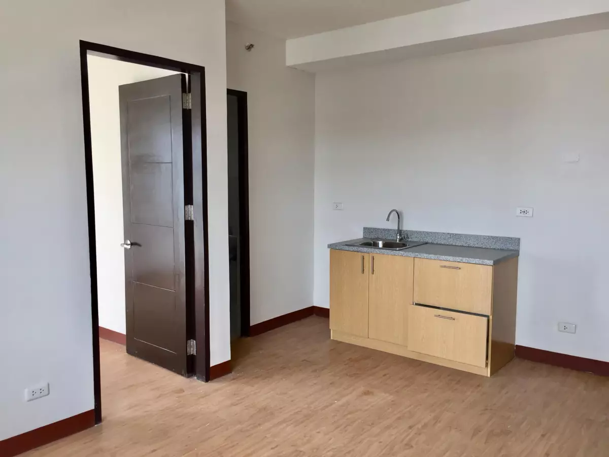 FOR SALE RFO 1BEDROOM CONDO TOP FLOOR! — 1 Bedroom in Cagayan de Oro, Philippines — Photo 3